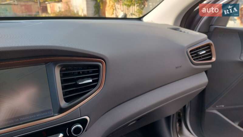 Хэтчбек Hyundai Ioniq 2016 в Умани