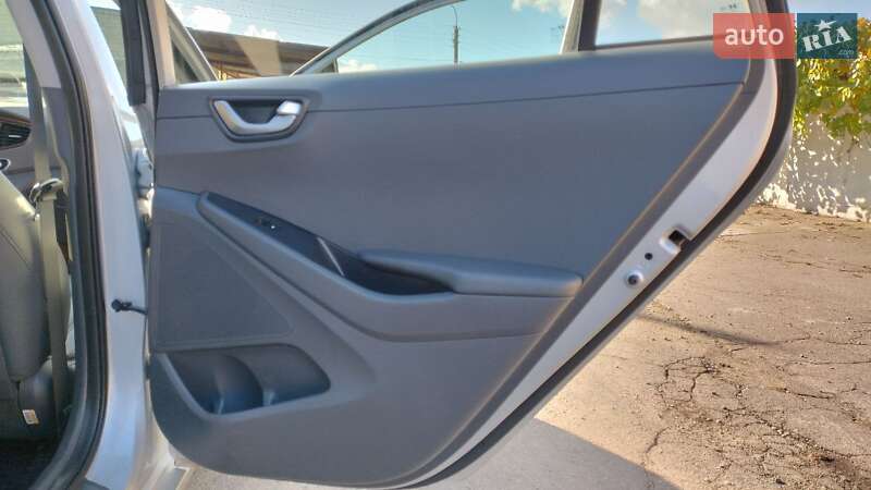 Хэтчбек Hyundai Ioniq 2016 в Умани