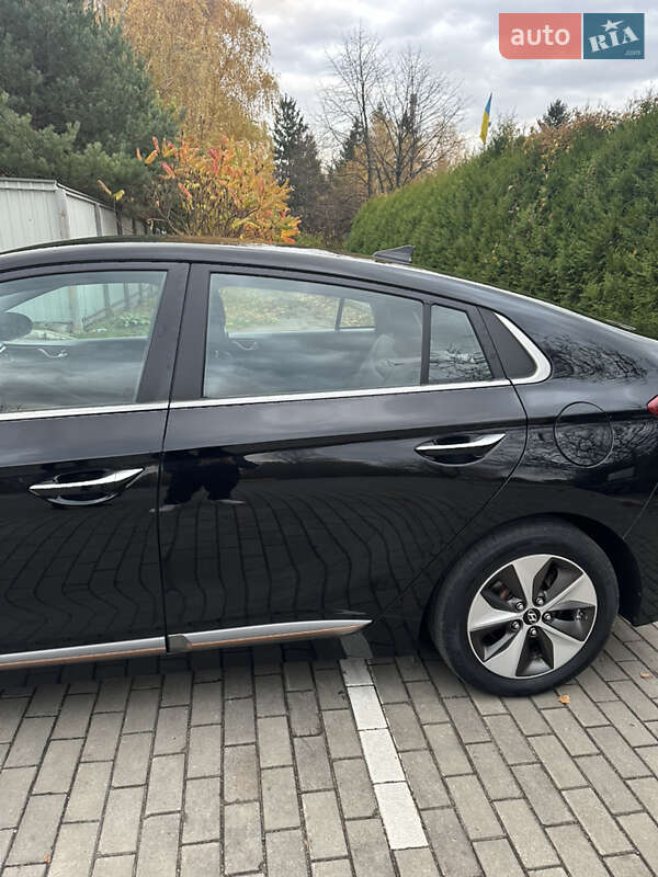 Хэтчбек Hyundai Ioniq 2017 в Луцке фото 25 Хэтчбек Hyundai Ioniq 2017 в Луцке
