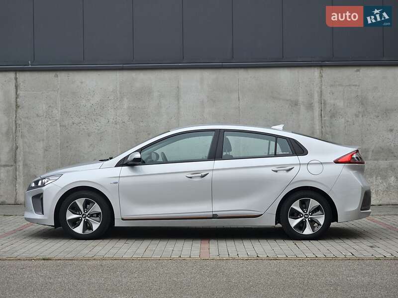 Лифтбек Hyundai Ioniq 2019 в Киеве