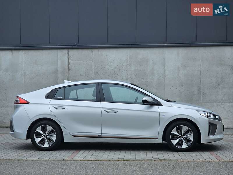 Лифтбек Hyundai Ioniq 2019 в Киеве