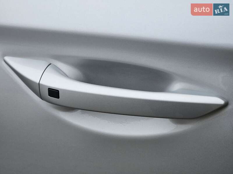 Лифтбек Hyundai Ioniq 2019 в Киеве