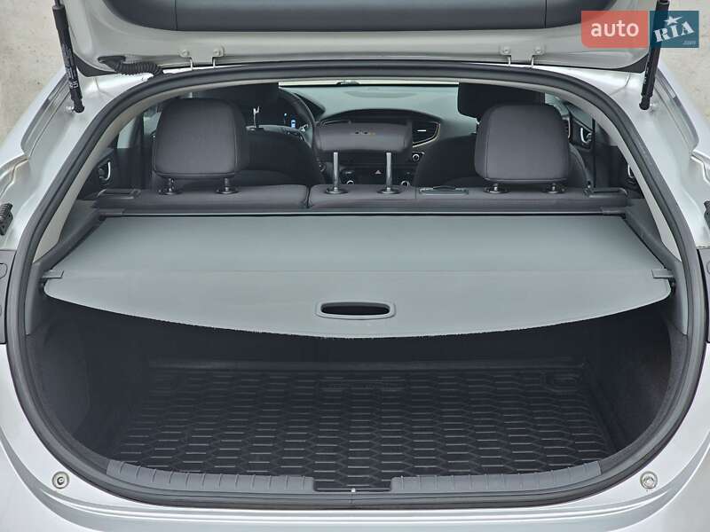 Лифтбек Hyundai Ioniq 2019 в Киеве