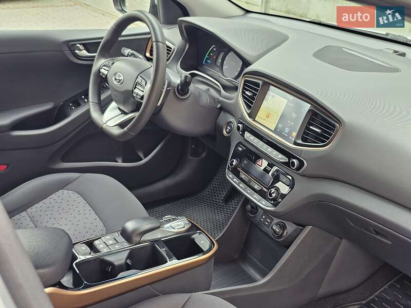 Лифтбек Hyundai Ioniq 2019 в Киеве