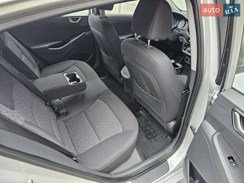 Лифтбек Hyundai Ioniq 2019 в Киеве