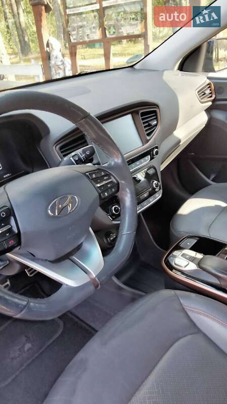 Хэтчбек Hyundai Ioniq 2019 в Маневичах