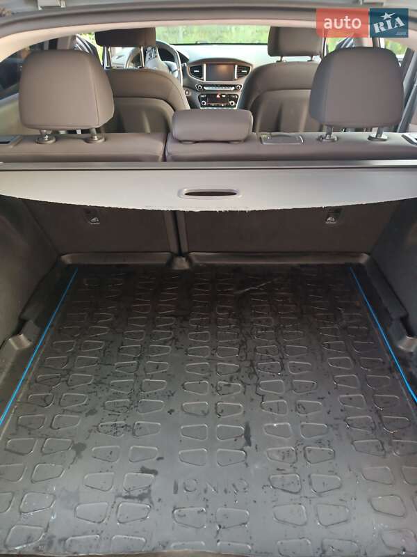 Хэтчбек Hyundai Ioniq 2016 в Киеве