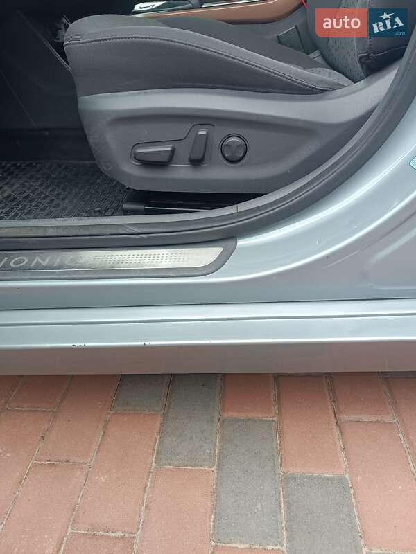 Хэтчбек Hyundai Ioniq 2016 в Киеве