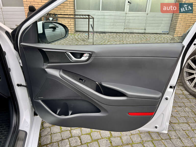 Лифтбек Hyundai Ioniq 2017 в Луцке