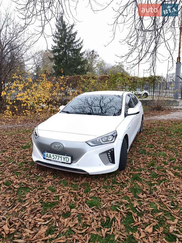 Хетчбек Hyundai Ioniq 2017 в Житомирі фото 7 Хетчбек Hyundai Ioniq 2017 в Житомирі