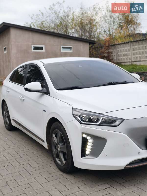 Хетчбек Hyundai Ioniq 2017 в Житомирі фото 13 Хетчбек Hyundai Ioniq 2017 в Житомирі