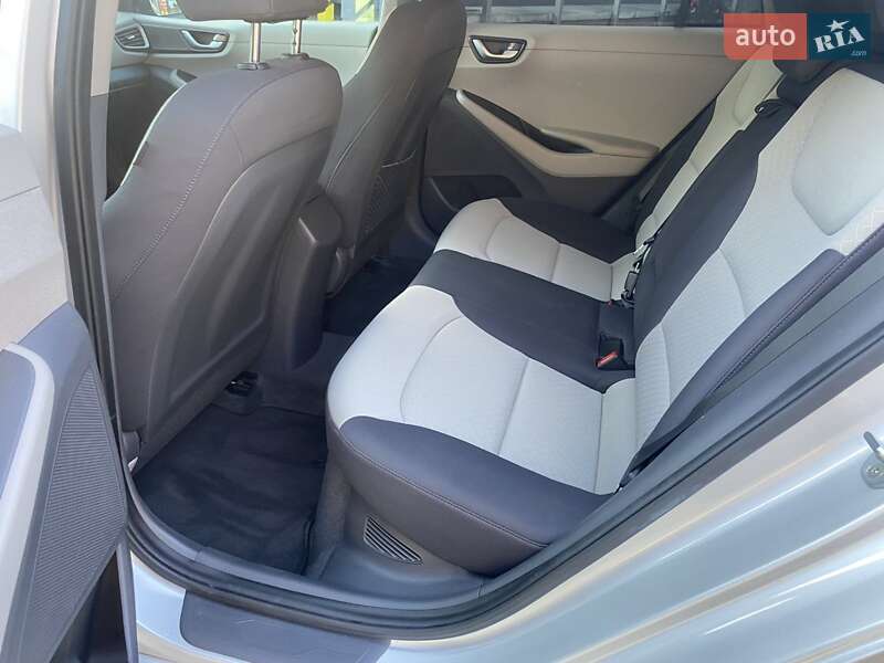 Хэтчбек Hyundai Ioniq 2017 в Ужгороде