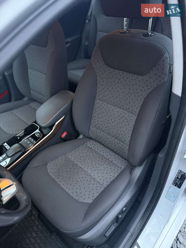 Лифтбек Hyundai Ioniq 2017 в Бродах фото 21 Лифтбек Hyundai Ioniq 2017 в Бродах