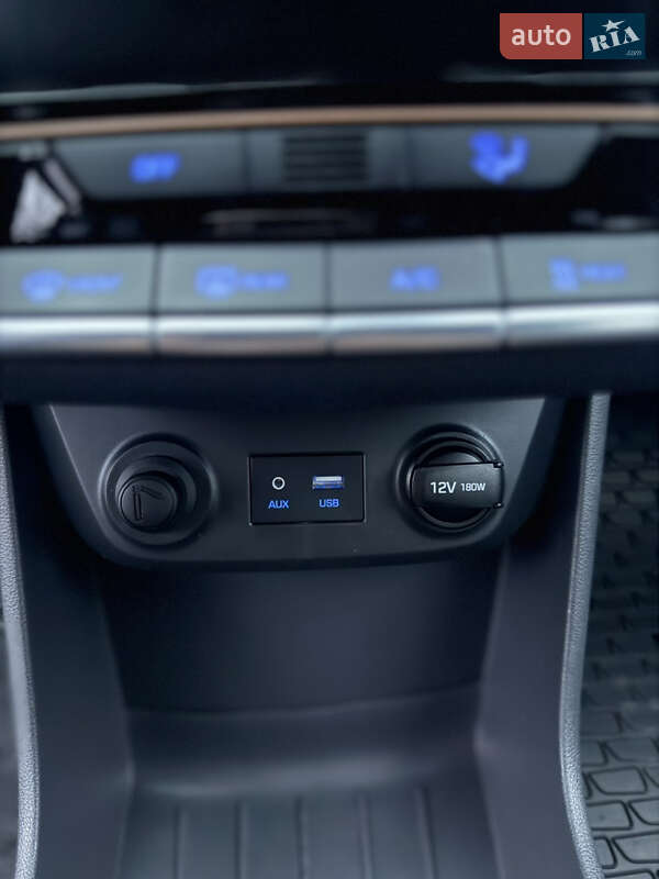 Лифтбек Hyundai Ioniq 2017 в Бродах фото 30 Лифтбек Hyundai Ioniq 2017 в Бродах