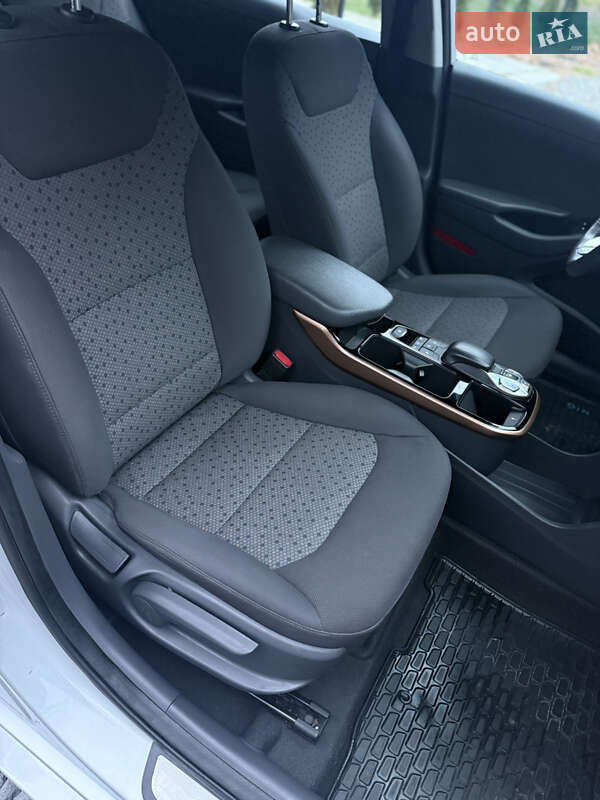 Лифтбек Hyundai Ioniq 2017 в Бродах фото 42 Лифтбек Hyundai Ioniq 2017 в Бродах