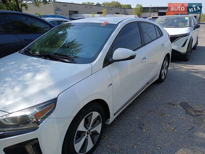 Хэтчбек Hyundai Ioniq 2017 в Ивано-Франковске