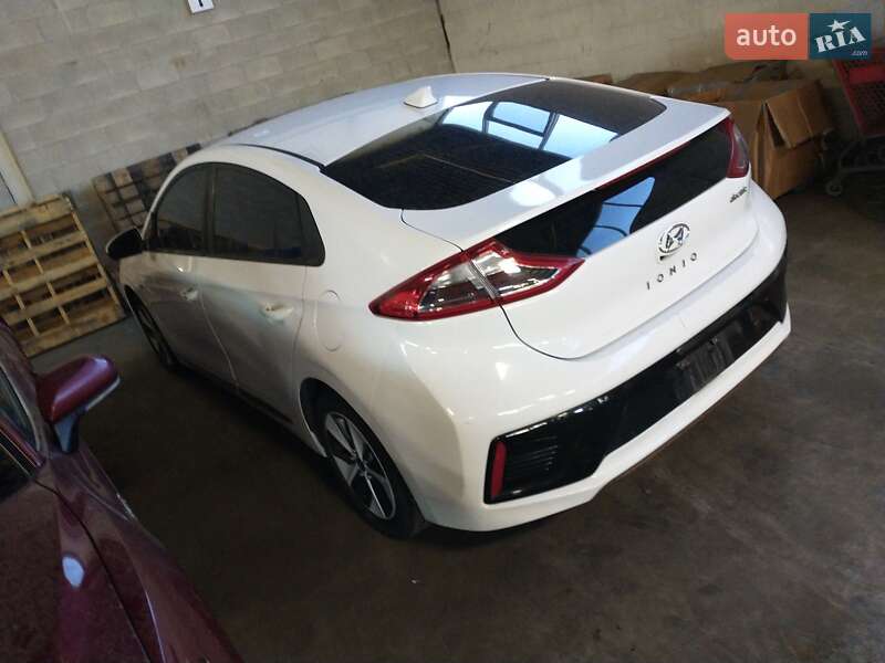 Хэтчбек Hyundai Ioniq 2017 в Ивано-Франковске