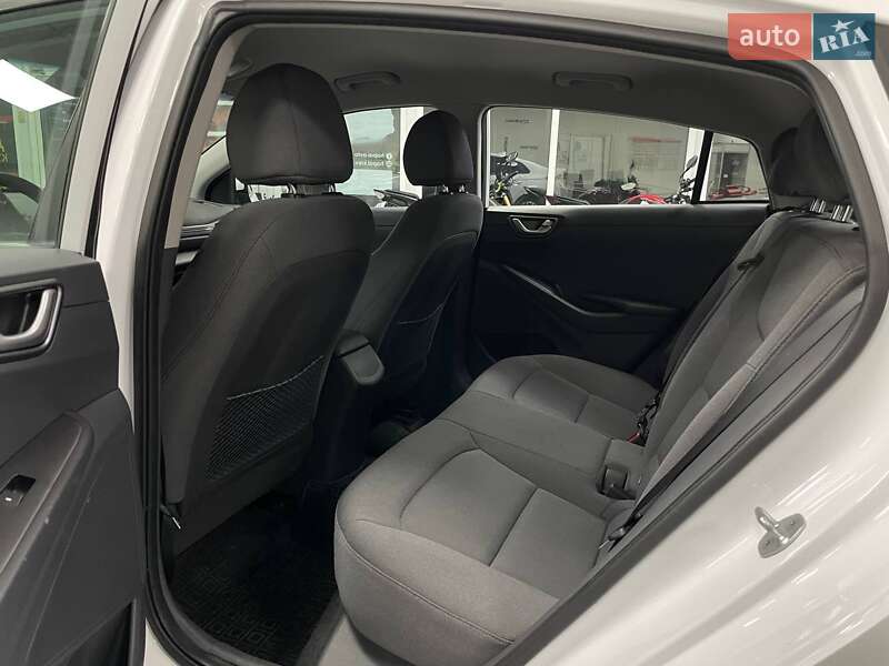 Лифтбек Hyundai Ioniq 2021 в Киеве фото 42 Лифтбек Hyundai Ioniq 2021 в Киеве