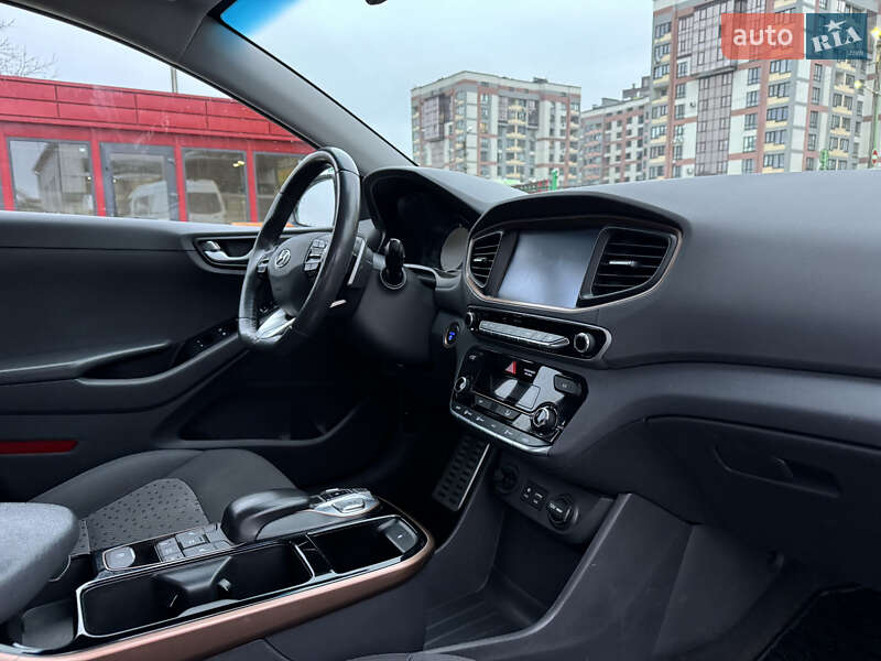 Хетчбек Hyundai Ioniq 2017 в Тернополі фото 13 Хетчбек Hyundai Ioniq 2017 в Тернополі