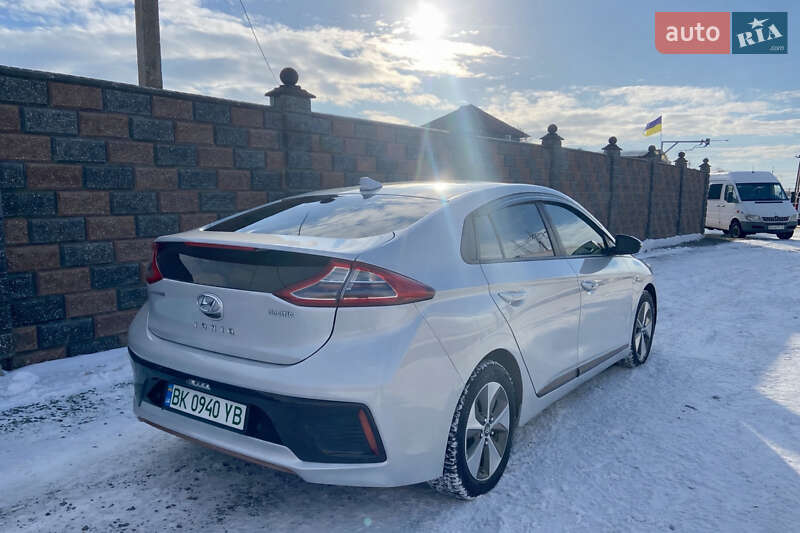 Хэтчбек Hyundai Ioniq 2018 в Ровно фото 9 Хэтчбек Hyundai Ioniq 2018 в Ровно