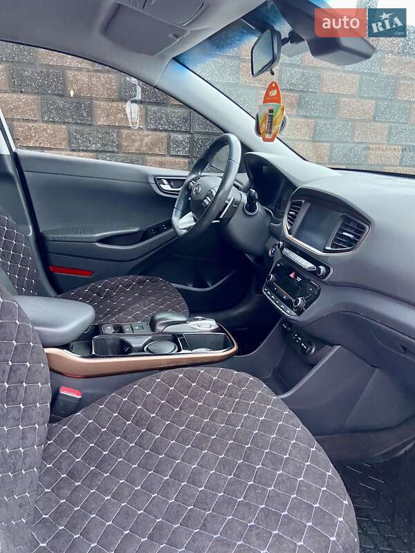 Хэтчбек Hyundai Ioniq 2018 в Ровно фото 24 Хэтчбек Hyundai Ioniq 2018 в Ровно