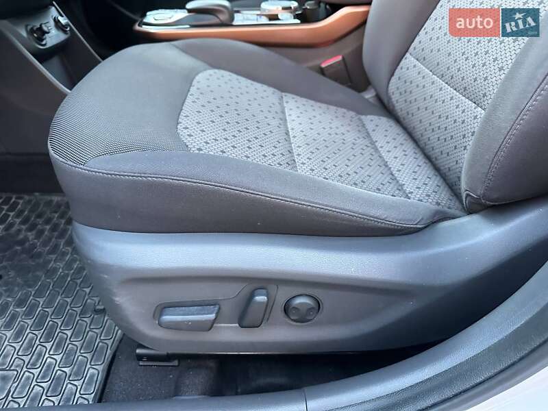 Хэтчбек Hyundai Ioniq 2017 в Полтаве