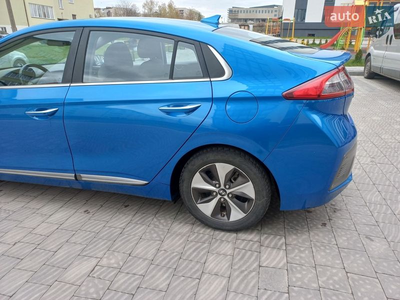 Хэтчбек Hyundai Ioniq 2017 в Шептицькому