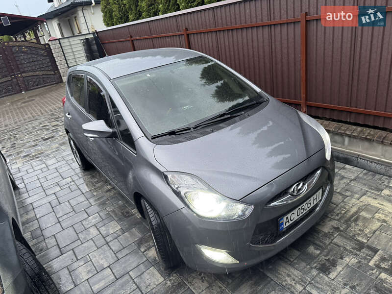 Хэтчбек Hyundai ix20 2013 в 