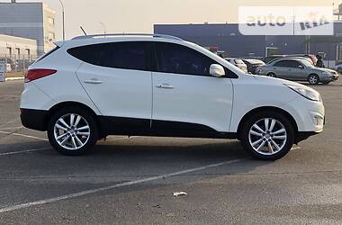 Позашляховик / Кросовер Hyundai ix35 2011 в 