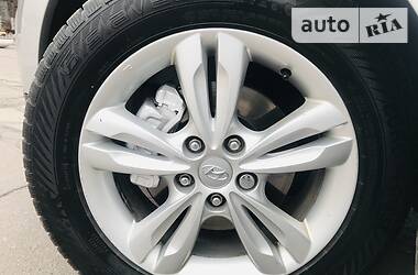 Позашляховик / Кросовер Hyundai ix35 2012 в 