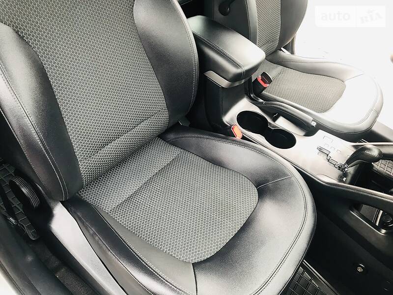 Внедорожник / Кроссовер Hyundai ix35 2012 в Каменском
