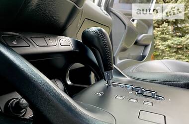 Позашляховик / Кросовер Hyundai ix35 2012 в 