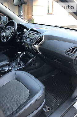 Внедорожник / Кроссовер Hyundai ix35 2010 в 