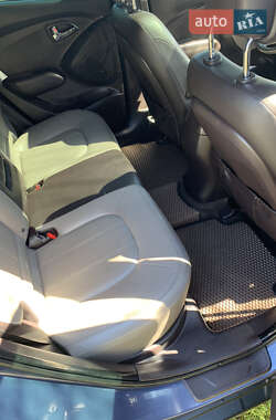 Внедорожник / Кроссовер Hyundai ix35 2011 в 