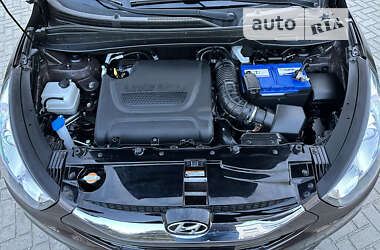 Внедорожник / Кроссовер Hyundai ix35 2011 в 