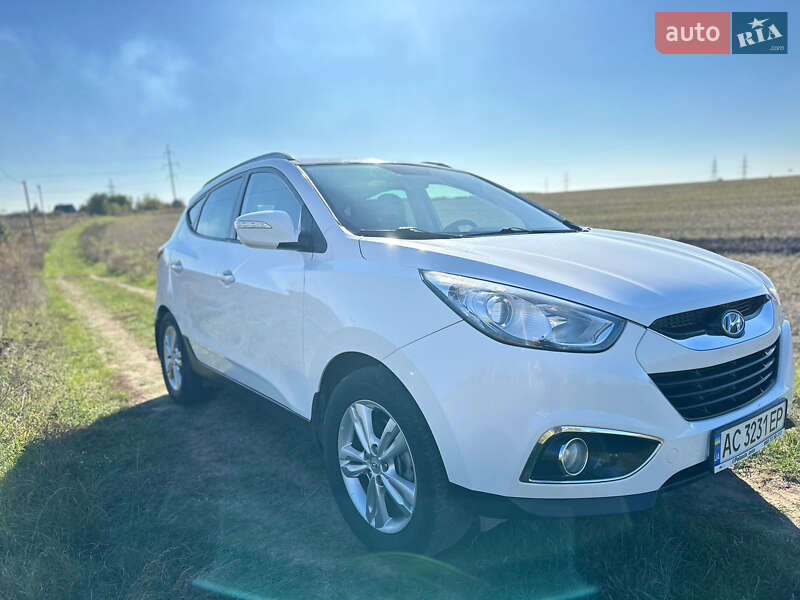 Внедорожник / Кроссовер Hyundai ix35 2012 в 