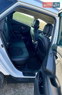 Внедорожник / Кроссовер Hyundai ix35 2012 в 