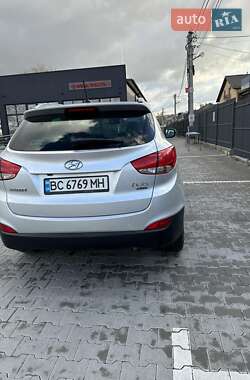 Позашляховик / Кросовер Hyundai ix35 2012 в 