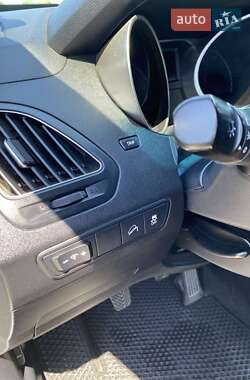 Позашляховик / Кросовер Hyundai ix35 2012 в 