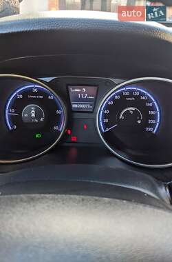 Позашляховик / Кросовер Hyundai ix35 2010 в 