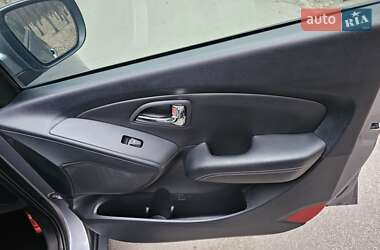 Позашляховик / Кросовер Hyundai ix35 2011 в 
