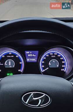 Позашляховик / Кросовер Hyundai ix35 2011 в 