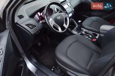 Внедорожник / Кроссовер Hyundai ix35 2011 в 