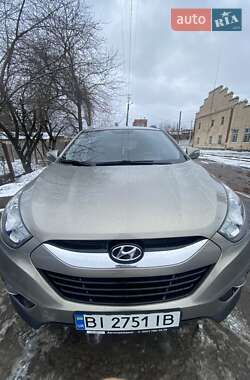 Внедорожник / Кроссовер Hyundai ix35 2010 в 
