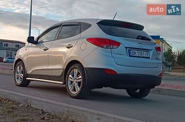 Внедорожник / Кроссовер Hyundai ix35 2010 в Сарнах