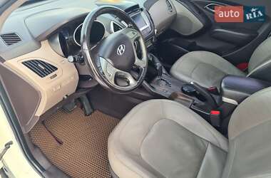Внедорожник / Кроссовер Hyundai ix35 2011 в 