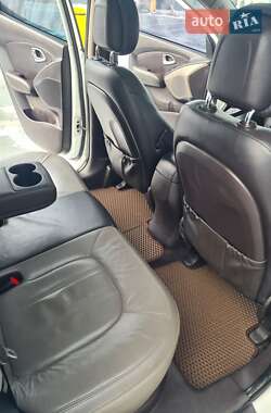 Внедорожник / Кроссовер Hyundai ix35 2011 в 