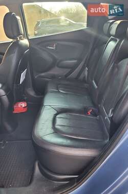 Внедорожник / Кроссовер Hyundai ix35 2011 в 