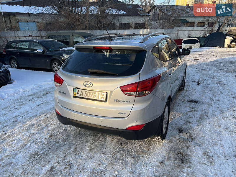 Внедорожник / Кроссовер Hyundai ix35 2010 в Киеве