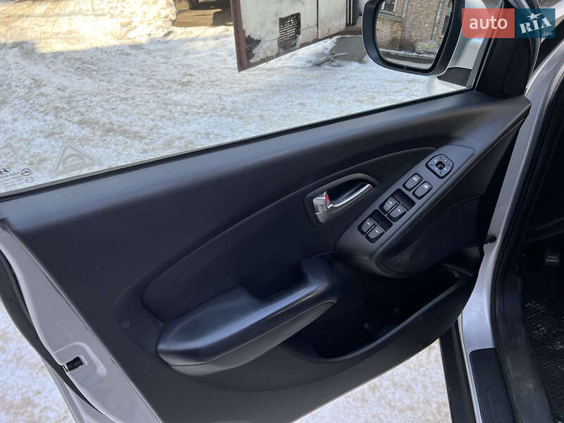 Внедорожник / Кроссовер Hyundai ix35 2010 в Киеве